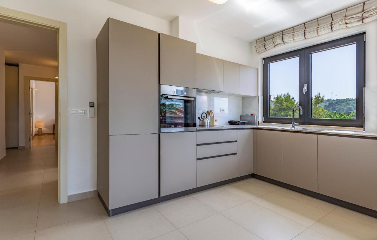 Paradiso Luxury Apartment, ロヴィニ エクステリア 写真
