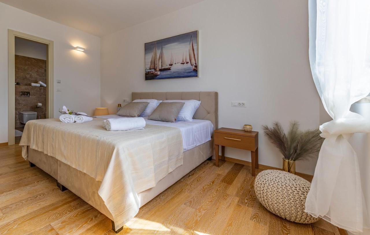 Paradiso Luxury Apartment, ロヴィニ エクステリア 写真