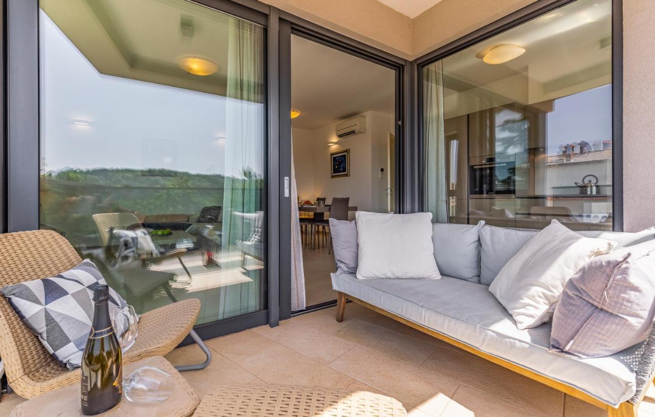 Paradiso Luxury Apartment, ロヴィニ エクステリア 写真